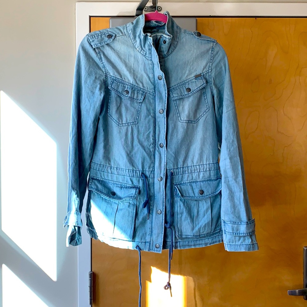 Light weight denim jacket lots of pockets and details
